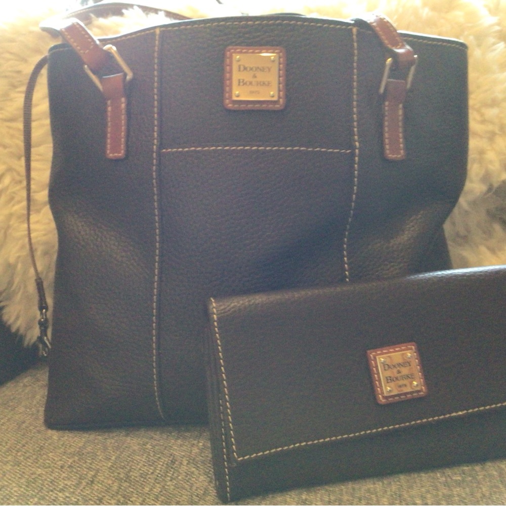 Dooney and Bourke Pebble Grain Leather Tote Bag and Matching Wallet Set!